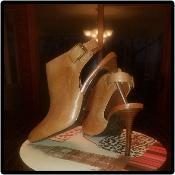 Shoes - Picture 2 of 4